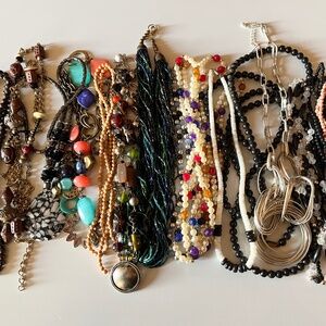 Lot of 17 vintage necklaces